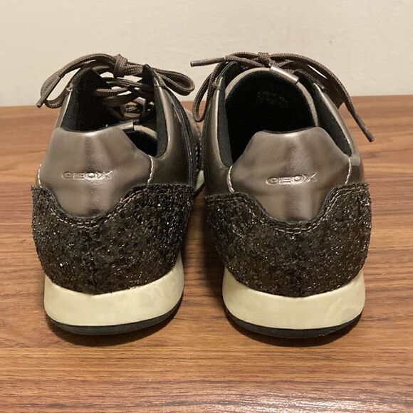 Geox Tabelya Sneaker In Gunmetal Gray Leather & Suede with Glitter Heel. Size 8 - Picture 4 of 8
